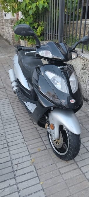 VENDO MOTO SCOOTER - BUEN ESTADO EN GENERAL