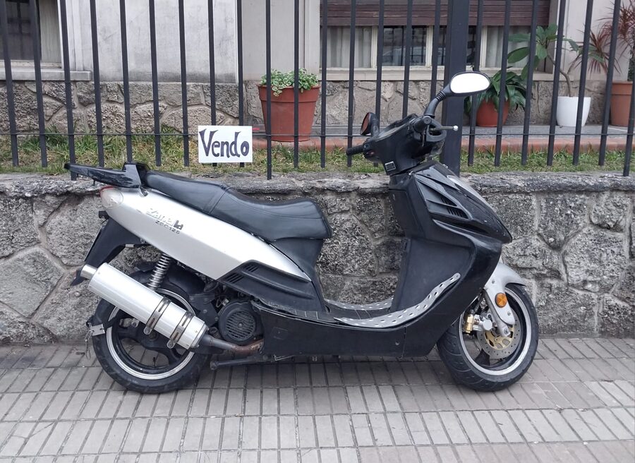 VENDO MOTO SCOOTER - BUEN ESTADO EN GENERAL