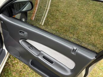 Mazda 323 F GLX 1999