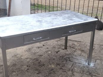 Escritorio de chapa