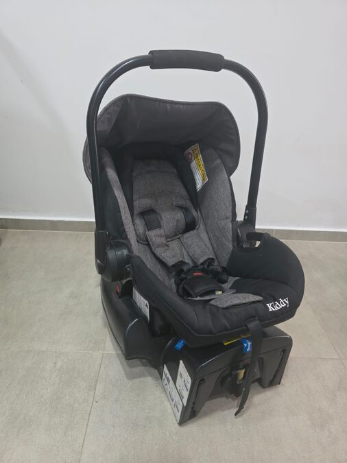 Cochecito marca kiddy, huevito von base pra auto, sillota de auto y booster