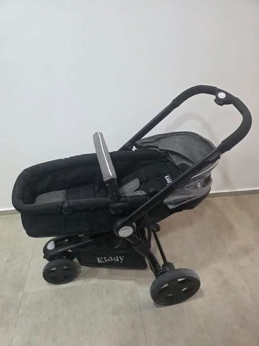 Cochecito marca kiddy, huevito von base pra auto, sillota de auto y booster
