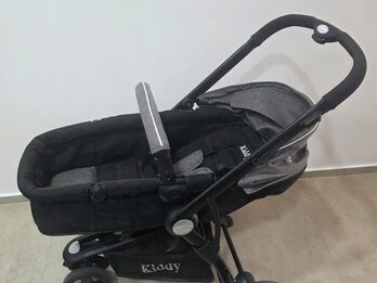 Cochecito marca kiddy, huevito von base pra auto, sillota de auto y booster