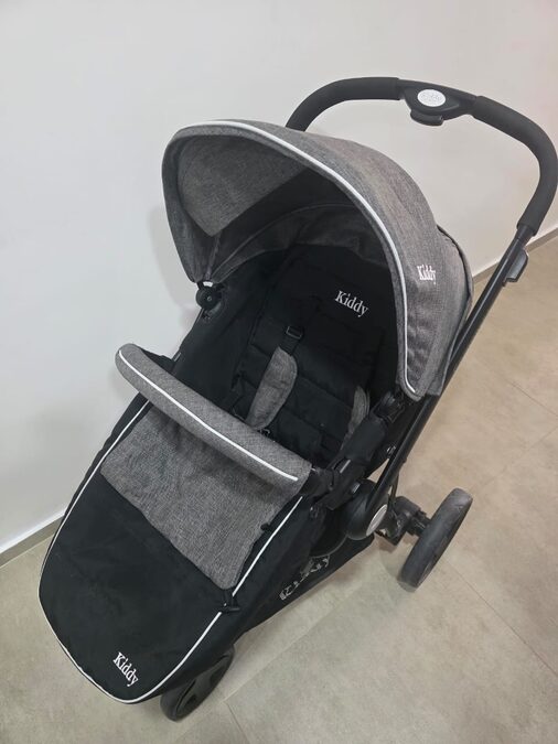 Cochecito marca kiddy, huevito von base pra auto, sillota de auto y booster