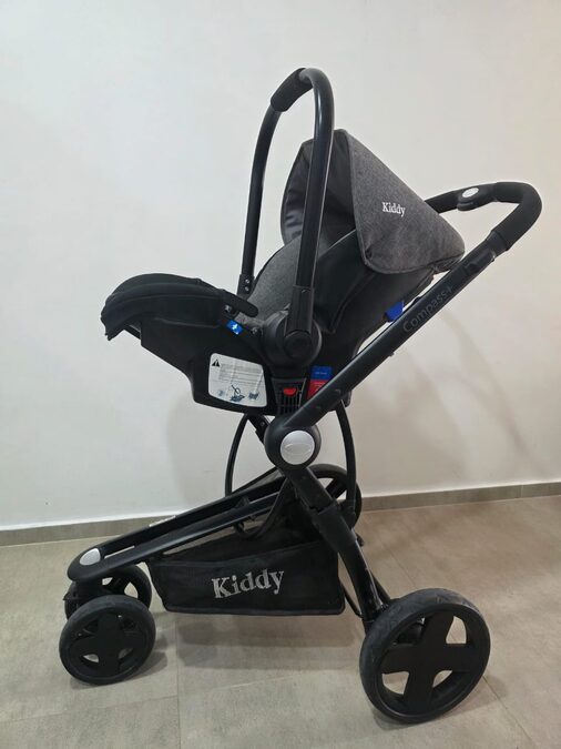 Cochecito marca kiddy, huevito von base pra auto, sillota de auto y booster