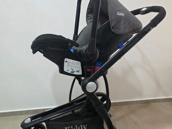 Cochecito marca kiddy, huevito von base pra auto, sillota de auto y booster
