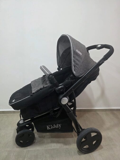 Cochecito marca kiddy, huevito von base pra auto, sillota de auto y booster