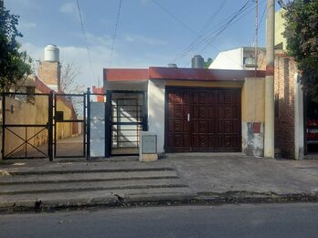 Rio Negro 646   Frente al Club Universitario