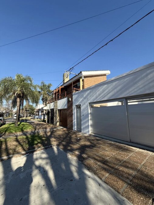 Gran esquina en venta zona plaza saenz peña