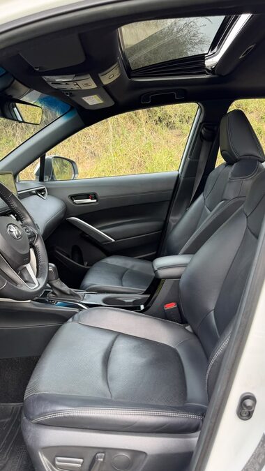 VENDO COROLLA CROSS SEG CON 50 MIL KM