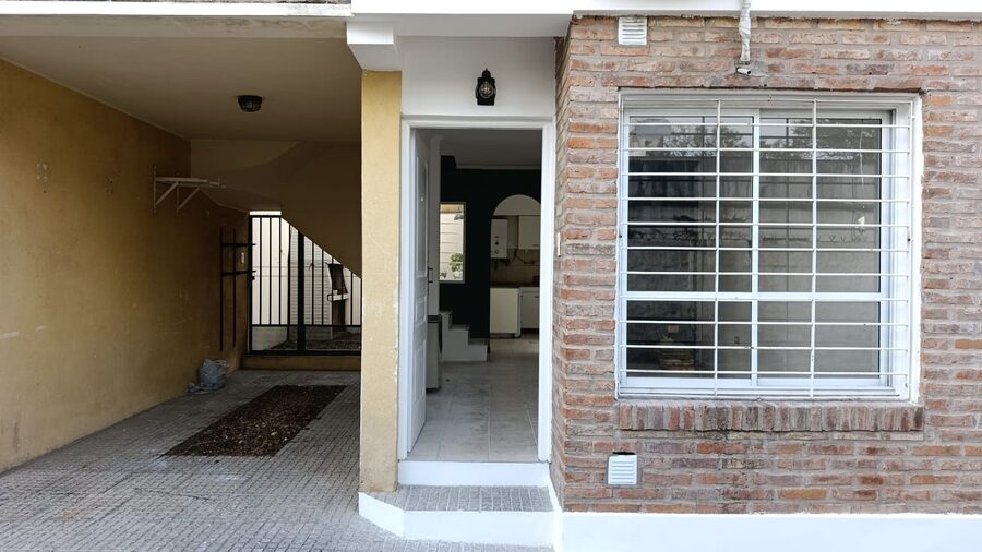 VENDO DUPLEX 3 DORM C/COCHERA - BV. RACEDO/ PTE. PERON