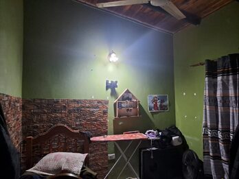 3 dormitorio, 2 baños,cocina ,comedor ,liviano, patio  garaje para 3 autos ,quincho  200 mts^ , asfalto,servicios,a 5 minutos.delcentro