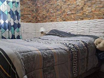 3 dormitorio, 2 baños,cocina ,comedor ,liviano, patio  garaje para 3 autos ,quincho  200 mts^ , asfalto,servicios,a 5 minutos.delcentro