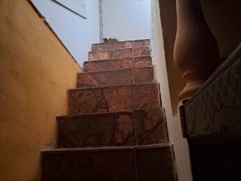 3 dormitorio, 2 baños,cocina ,comedor ,liviano, patio  garaje para 3 autos ,quincho  200 mts^ , asfalto,servicios,a 5 minutos.delcentro