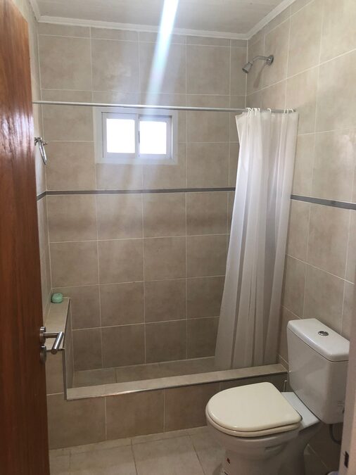 En alquiler casa quinta de manera permanente Colonia La Nueva