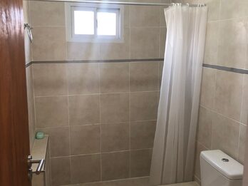 En alquiler casa quinta de manera permanente Colonia La Nueva