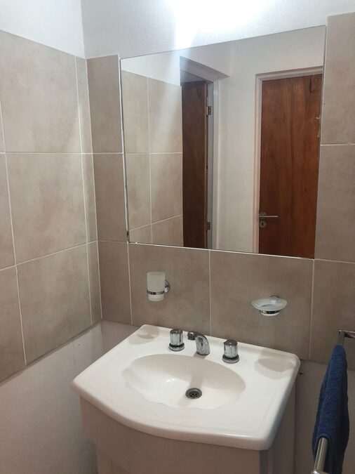 En alquiler casa quinta de manera permanente Colonia La Nueva