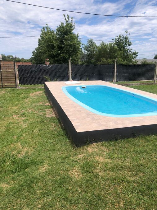 En alquiler casa quinta de manera permanente Colonia La Nueva