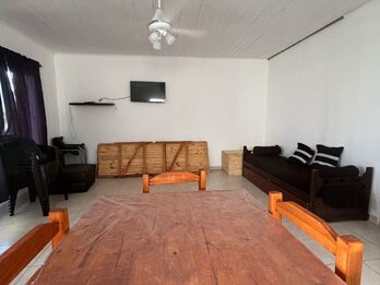 En alquiler casa quinta de manera permanente Colonia La Nueva