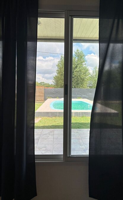 En alquiler casa quinta de manera permanente Colonia La Nueva