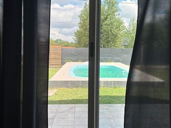 En alquiler casa quinta de manera permanente Colonia La Nueva