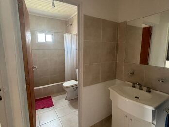 En alquiler casa quinta de manera permanente Colonia La Nueva