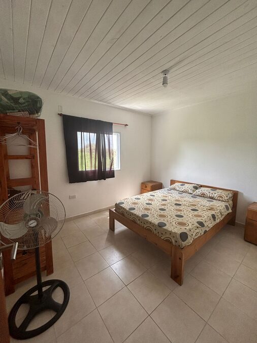 En alquiler casa quinta de manera permanente Colonia La Nueva