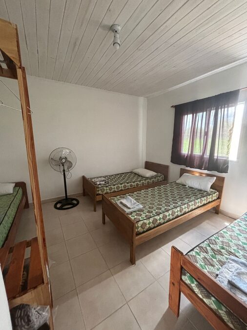 En alquiler casa quinta de manera permanente Colonia La Nueva