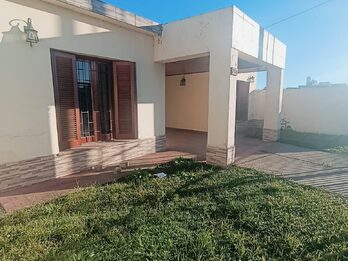 En venta hermosa casa 3 dormitorios zona sureste de la ciudad