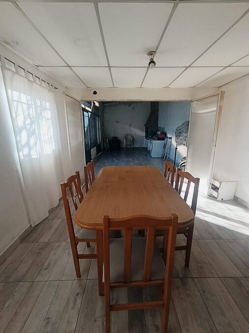 En venta casa 3 dormitorios con local comercial zona Vairetti