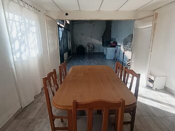 En venta casa 3 dormitorios con local comercial zona Vairetti