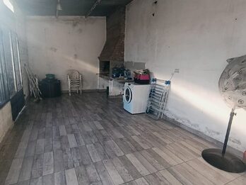 En venta casa 3 dormitorios con local comercial zona Vairetti