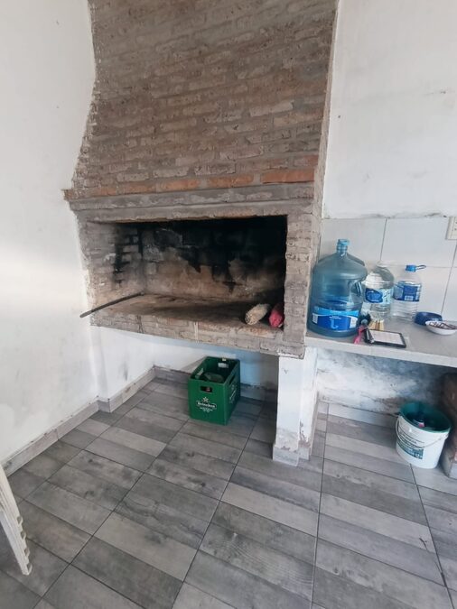 En venta casa 3 dormitorios con local comercial zona Vairetti