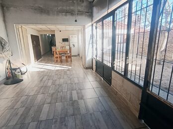 En venta casa 3 dormitorios con local comercial zona Vairetti