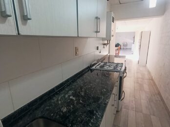 En venta casa 3 dormitorios con local comercial zona Vairetti