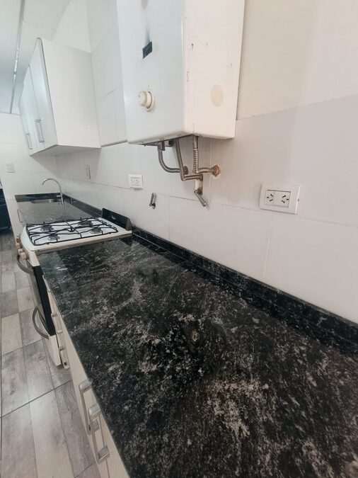 En venta casa 3 dormitorios con local comercial zona Vairetti