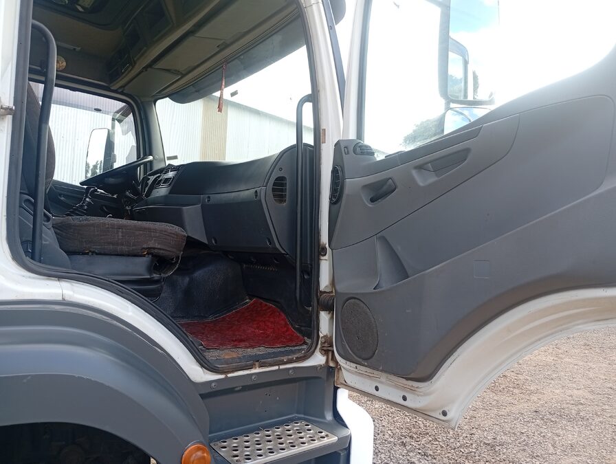 Vendo MERCEDES BENZ AXOR 1933 6X2