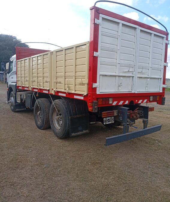 Vendo MERCEDES BENZ AXOR 1933 6X2