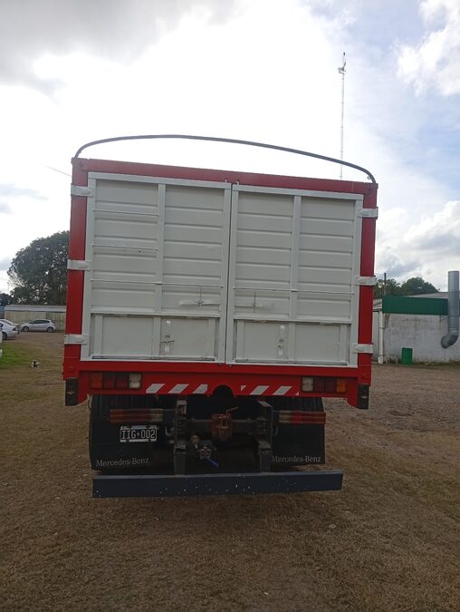 Vendo MERCEDES BENZ AXOR 1933 6X2