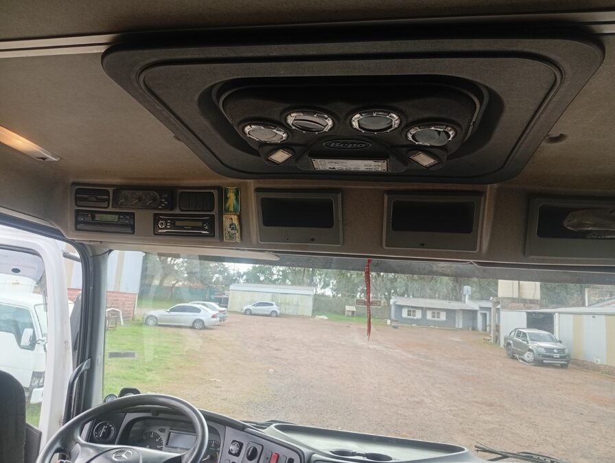 Vendo MERCEDES BENZ AXOR 1933 6X2