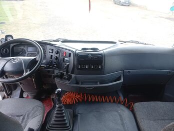 Vendo MERCEDES BENZ AXOR 1933 6X2