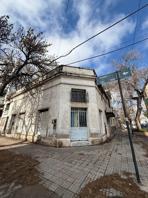 Urquiza y Diamante | ideal desarrollo inmobiliarioa o vivienda |