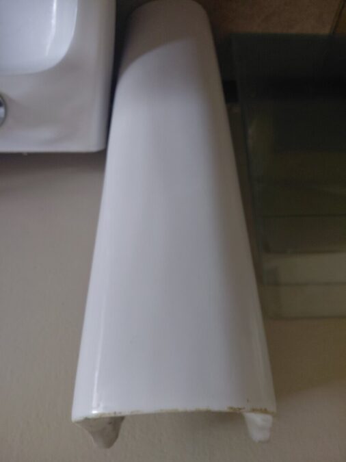 Pileta de baño con pie, sin griferia