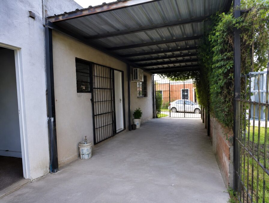 Se alquila casa en barrio Solvencia San Benito 2 dormitorios a partir de setiembre