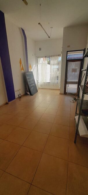 Se alquila local céntrico Echague al 700 entre Pascual Palma y Perón