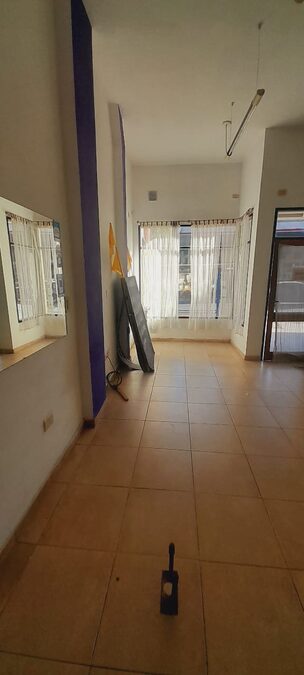 Se alquila local céntrico Echague al 700 entre Pascual Palma y Perón