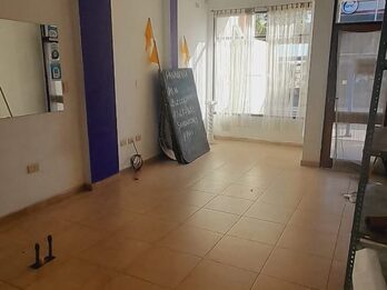 Se alquila local céntrico Echague al 700 entre Pascual Palma y Perón