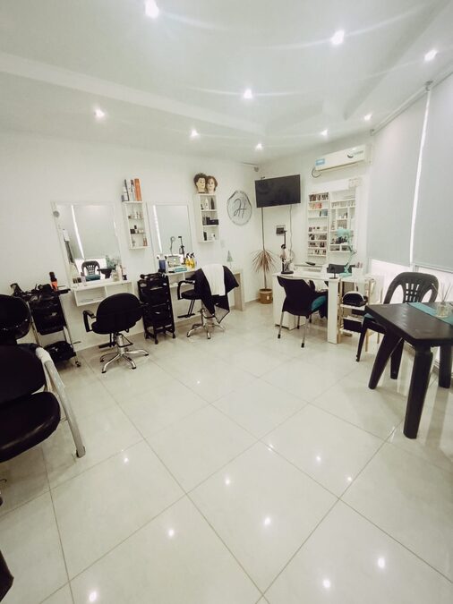 En venta salón de fiestas o gran galpón en esquina mas local chico