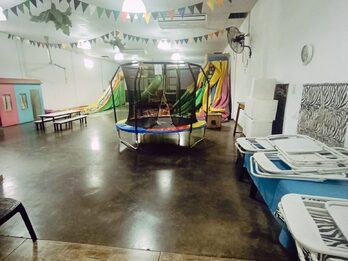 En venta salón de fiestas o gran galpón en esquina mas local chico
