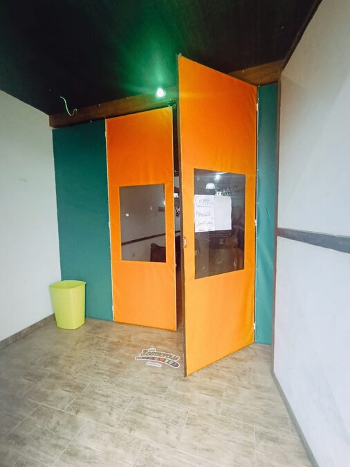 En venta salón de fiestas o gran galpón en esquina mas local chico